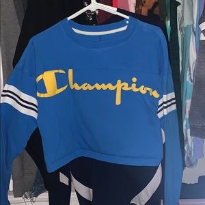 Small champion long sleeve crop top:)